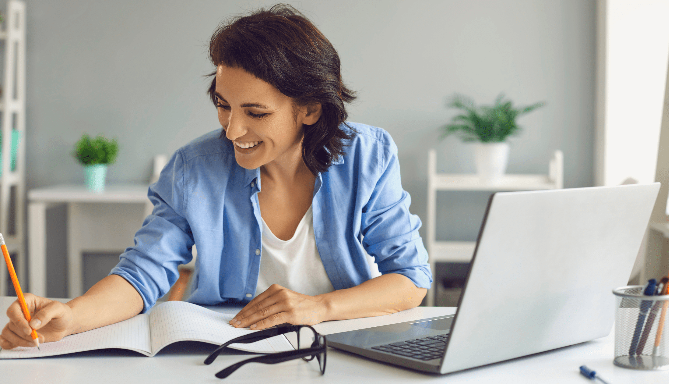 A female using a USMLE Step 2 CK Tutor to succeed.