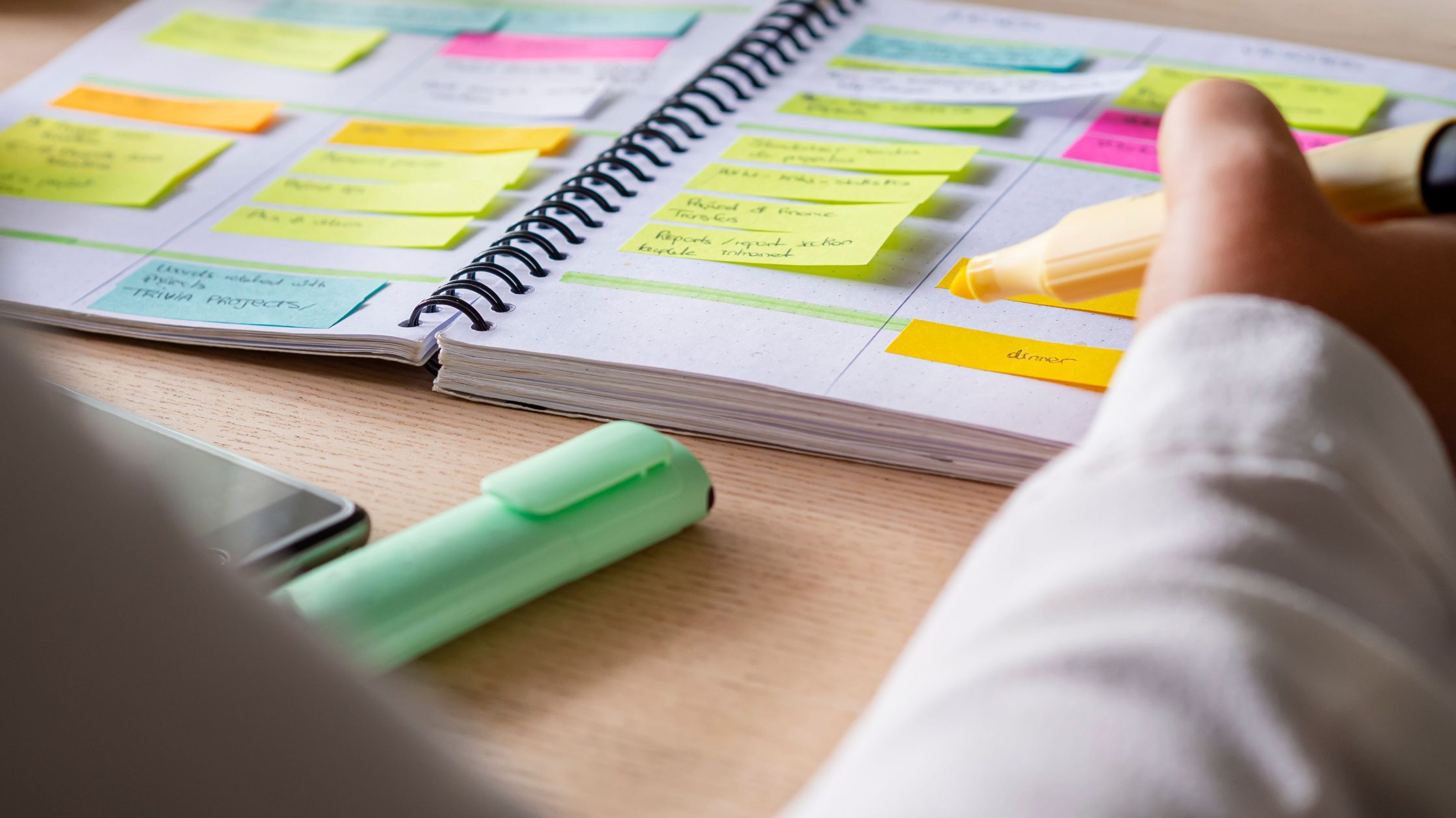 A medical school student customizing their USMLE Step 2 study plan on a daily planner.